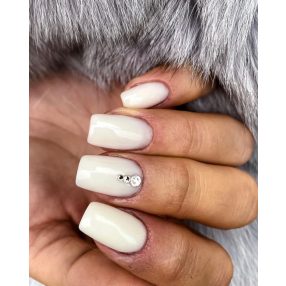 Fiberglas Vitamine White Hardener Gel für stabile Nägel, intensive Weißfarbe und langanhaltenden Glanz