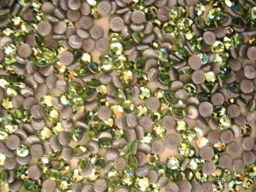 Swarovski Strasssteine in Hellgrün 50 Stück (zum Aufbügeln)
