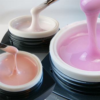 Warum Meister-Nageldesigner die selbstnivellierenden Aufbaugele von Diamond Nails wählen